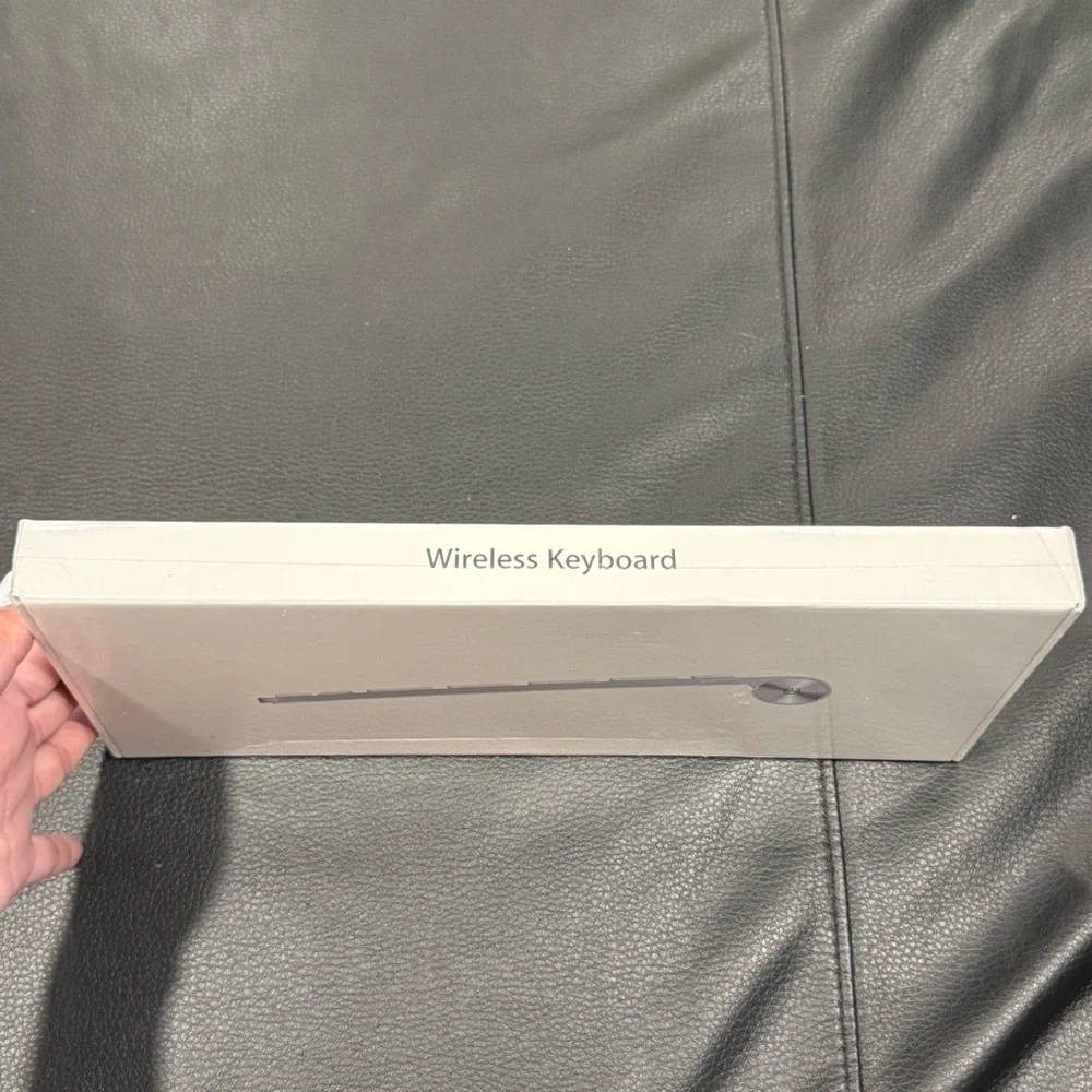 Apple Wireless Keyboard - MC184LL/B (SEALED)